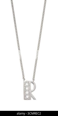 Collana monogramma con pendente Letter R su sfondo bianco Foto Stock