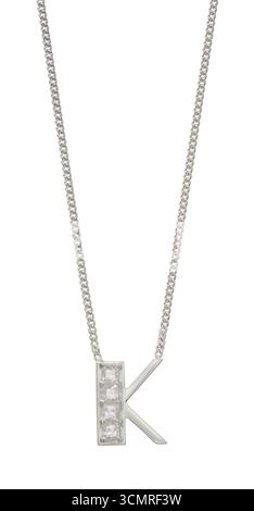 Collana monogramma con pendente lettera K su sfondo bianco Foto Stock