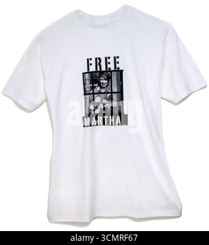 Camicia Martha Stewart gratuita su sfondo bianco Foto Stock