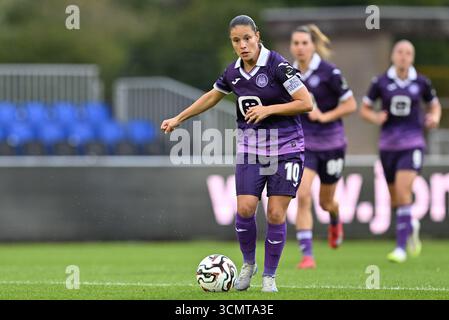 Deinze, Belgio. 17 settembre 2025. Stefania Vatafu (10) di Anderlecht nella foto durante una partita di calcio femminile tra RSC Anderlecht Women e Aris Limassol FC nel primo turno di qualificazione della stagione 2025-2026 della UEFA Womens Europa Cup, mercoledì 17 settembre 2025 a Deinze, Belgio. Crediti: Sportpix/Alamy Live News Foto Stock