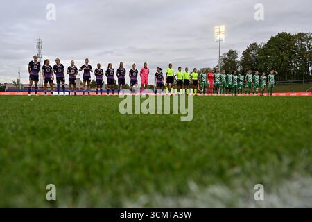 Deinze, Belgio. 17 settembre 2025. Entrambe le formazioni sono state illustrate durante una partita di calcio femminile tra RSC Anderlecht Women e Aris Limassol FC nel primo turno di qualificazione della stagione 2025-2026 della UEFA Womens Europa Cup, mercoledì 17 settembre 2025 a Deinze, Belgio . Crediti: Sportpix/Alamy Live News Foto Stock