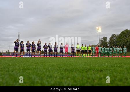Deinze, Belgio. 17 settembre 2025. Entrambe le formazioni sono state illustrate durante una partita di calcio femminile tra RSC Anderlecht Women e Aris Limassol FC nel primo turno di qualificazione della stagione 2025-2026 della UEFA Womens Europa Cup, mercoledì 17 settembre 2025 a Deinze, Belgio . Crediti: Sportpix/Alamy Live News Foto Stock