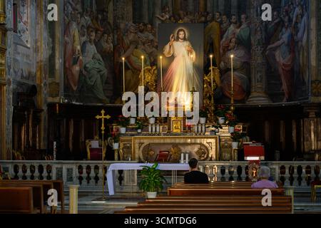 L'altare con l'immagine della Divina Misericordia nella Chiesa di Santo Spirito in Sassia a Roma, Italia. Foto Stock