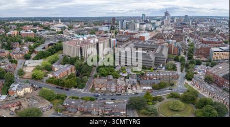 Vista aerea panoramica di Leeds General Infirmary, Leeds, West Yorkshire, Regno Unito. Foto Stock