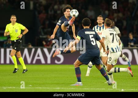 Parigi, Francia. 18 settembre 2025. Paris SG Midfield VITINHA in azione durante la fase UEFA Champions League - League il giorno 1 tra Paris Saint Germain e Atalanta Bergame allo stadio Parc des Princes - Parigi - Francia. Paris Saint Germain ha vinto 4:0 (Credit Image: © Pierre Stevenin/ZUMA Press Wire) SOLO PER USO EDITORIALE! Non per USO commerciale! Foto Stock