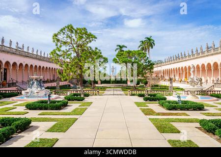 Sarasota, Florida, 20 dicembre 2023: Grounds of the John and Mable Ringling Museum of Art a Sarasota, Florida Foto Stock