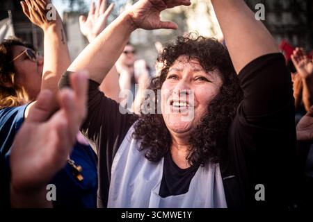 Caba, Buenos Aires, Argentina. 17 settembre 2025. L'opposizione è riuscita a garantire i due terzi dei voti necessari per rovesciare la decisione del ramo esecutivo in entrambi i voti. Nel caso di emergenza pediatrica, ci sono stati 181 voti a favore e 60 contrari, mentre per la legge sui finanziamenti universitari ci sono stati 174 voti a favore, 67 contrari e due astensioni. (Credit Image: © Daniella Fernandez Realin/ZUMA Press Wire) SOLO PER USO EDITORIALE! Non per USO commerciale! Foto Stock