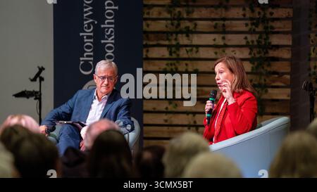 Lyse Doucet parla al suo pubblico del suo nuovo libro Foto Stock