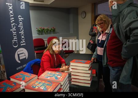 Lyse Doucet parla al suo pubblico del suo nuovo libro Foto Stock