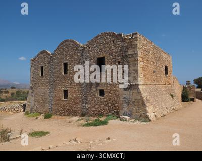 Resti di un vecchio monastero nell'antica Aptera, sull'isola di Creta, in Grecia Foto Stock