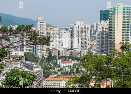 San Michele quartiere del cimitero e San Lazzaro Chiesa visto da Guia Hill, Macau, Regione Amministrativa Speciale, Cina e Asia Foto Stock