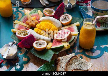 Colazione servita presso la pensione "Habitation Getz", Vieux-Habitants, basse-Terre, Guadalupa Foto Stock