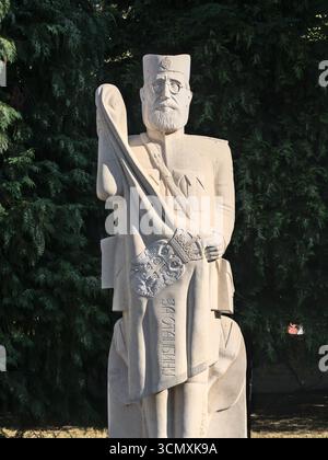 Bosnia ed Erzegovina, Bileća, Bileća centro: Parco Ravnogorski – Statua di Dragoljubu (Draži) Mihailoviću Foto Stock