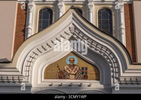 Mosaico di San Nicola presso la cattedrale Alexander Nevsky (Aleksander Nevski) nella città di Tallinn, Estonia. Chiesa ortodossa estone dal 1900. Foto Stock