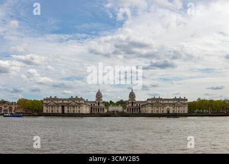 Una foto dell'Università di Greenwich vista attraverso il Tamigi. Foto Stock