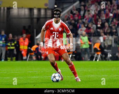 Monaco di Baviera, Germania. 18 settembre 2025. 17.09.2025, Allianz Arena, Monaco di Baviera, Champions League, FC Bayern Monaco vs FC Chelsea, nella foto: Aleksandar Pavlovic (Monaco di Baviera) credito: dpa/Alamy Live News Foto Stock
