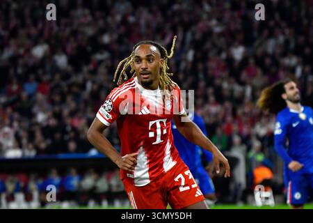 Monaco di Baviera, Germania. 18 settembre 2025. 17.09.2025, Allianz Arena, Monaco di Baviera, Champions League, FC Bayern Monaco vs FC Chelsea, nella foto: Sacha Boey (Monaco di Baviera) credito: dpa/Alamy Live News Foto Stock