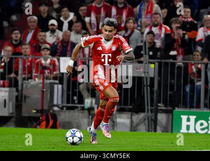 Monaco di Baviera, Germania. 18 settembre 2025. 17.09.2025, Allianz Arena, Monaco di Baviera, Champions League, FC Bayern Monaco vs FC Chelsea, nella foto: Luis Diaz (Monaco di Baviera) credito: dpa/Alamy Live News Foto Stock