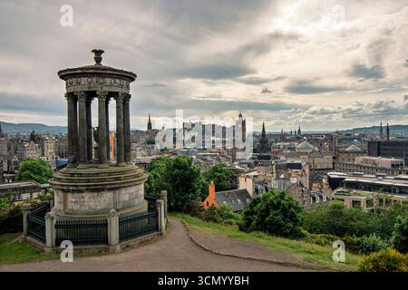Scozia - Edimburgo - Calton Hill - Dugald Stewart Monument vista panoramica della città Foto Stock