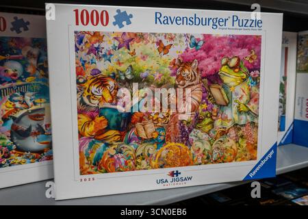 Barnes & Noble Booksellers sulla Fifth Avenue a New York City ha una vasta selezione di libri, riviste, musica e giochi, USA 2025 Foto Stock