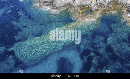 Vista aerea, costa rocciosa, Corsica, Francia Foto Stock