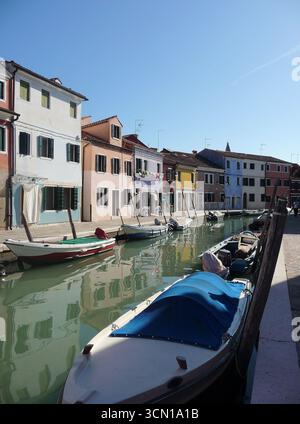 Burano, Italia 11 ottobre 2019: Burano è un'isola della laguna veneta, nell'Italia settentrionale, vicino a Torcello, all'estremità settentrionale della laguna, Foto Stock