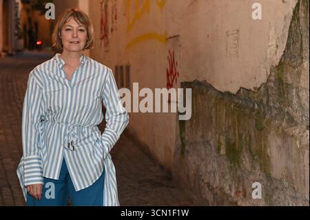 Elke Winkens, How to be Normal and the Oddness of the Other World, Salzburg Premiere, 2025, Manfred Siebinger **** Elke Winkens, How to be Normal and the Other World, Salzburg Premiere, 2025, Manfred Siebinger Foto Stock
