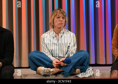 Elke Winkens, How to be Normal and the Oddness of the Other World, Salzburg Premiere, 2025, Manfred Siebinger **** Elke Winkens, How to be Normal and the Other World, Salzburg Premiere, 2025, Manfred Siebinger Foto Stock