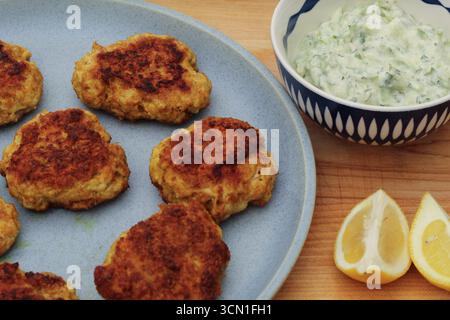 Salsa tzatziki con Kofta di pollo fatta in casa Foto Stock