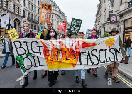 Londra, Regno Unito. 17 settembre 2025. I rappresentanti di oltre 50 diversi sindacati e gruppi di campagna prendono parte a una manifestazione Trump Not Welcome organizzata dalla Stop Trump Coalition per protestare contro la seconda visita di stato nel Regno Unito del presidente degli Stati Uniti Donald Trump. Il presidente Trump e la First Lady Melania Trump soggiornano al Castello di Windsor. Crediti: Mark Kerrison/Alamy Live News Foto Stock
