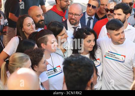 Bologna, Italia. 18 settembre 2025. Elly Schelin incontra i lavoratori di yoox a Bologna interporto, Italia 18 Set 2025 ( foto Guido Calamosca/LaPresse) Elly Schelin incontra i lavoratori Yoox a Bologna Interporto, Italia, 18 settembre 2025 (foto: Guido Calamosca/LaPresse) crediti: LaPresse/Alamy Live News Foto Stock
