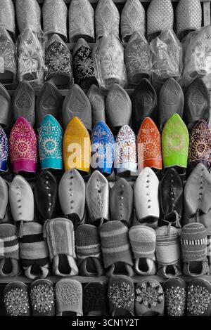 Colore effetto chiave dei mocassini in pelle a Marrakech Foto Stock