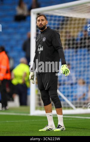Manchester, Regno Unito. 18 settembre 2025. Il portiere del Manchester City Gianluigi Donnarumma (25) durante la partita del Manchester City FC contro SSC Napoli Champions League Round One all'Etihad Stadium di Manchester, Regno Unito il 18 settembre 2025 Credit: Phil Duncan/Every Second Media Credit: Every Second Media/Alamy Live News Foto Stock