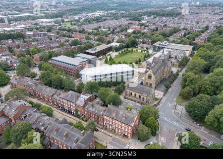 Vista aerea della Leeds University Business School, Leeds, West Yorkshire, Regno Unito. Foto Stock