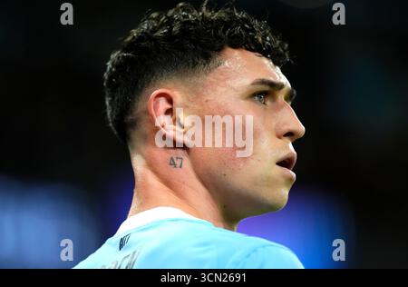 Primo piano di Phil Foden del Manchester City con un tatuaggio del numero "47" sul collo durante la partita di fase della UEFA Champions League all'Etihad Stadium di Manchester. Data foto: Giovedì 18 settembre 2025. Foto Stock