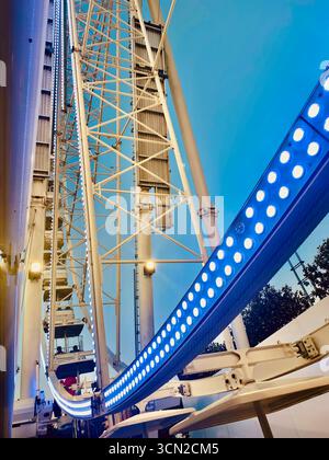 Salita notturna - illuminata grande Roue di la Rochelle, Francia Foto Stock