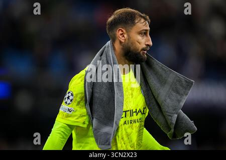 Manchester, Regno Unito. 18 settembre 2025. Il portiere del Manchester City Gianluigi Donnarumma (25) durante la partita del Manchester City FC contro SSC Napoli Champions League Round One all'Etihad Stadium di Manchester, Regno Unito il 18 settembre 2025 Credit: Phil Duncan/Every Second Media Credit: Every Second Media/Alamy Live News Foto Stock