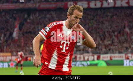 Harry Kane festeggia il suo secondo gol contro il Chelsea FC Foto Stock