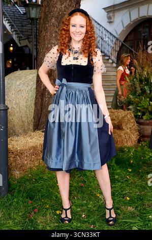 Barbara Meier bei der Ankunft zur ProSieben TV Show HeidiFest di Heidi Klum im Hofbräuhaus München. München, 18.09.2025 *** Barbara Meier arriva al programma televisivo di ProSieben HeidiFest di Heidi Klum a Hofbräuhaus Monaco di Baviera, 18 09 2025 foto:XK.xKriegerx/xFuturexImagex heidifest 5794 Foto Stock