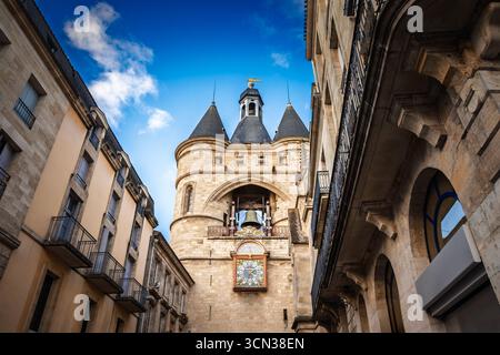 Porta porte Saint Eloi, nota anche come grosse Cloche (grande Campana) nel centro della città di Bordeaux. Questa porta gotica medievale è uno dei simboli della o Foto Stock