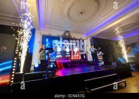 Wicksteed Park, Kettering, Regno Unito. 18 settembre 2025. I premi UK Theme Park si sono tenuti al Wicksteed Park, celebrando il meglio del settore dei divertimenti e delle attrazioni. Paultons Park è stato tra i migliori vincitori della serata. La cerimonia è stata presentata dai presentatori Naomi Wilkinson e Dave Payne. Crediti: Thomas Faull/Alamy Live News Foto Stock