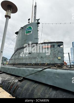 Baltimora, Maryland, Stati Uniti - 10 aprile 2025: Storico sottomarino USS Torsk attraccato come mostra in un museo marittimo di Baltimora, Stati Uniti Foto Stock