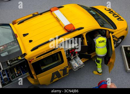 Stand ADAC al Salone Internazionale dell'automobile, IAA Mobility 2025 il 12 settembre 2025 presso il centro espositivo Open Space Koenigsplatz, Odeonsplatz a Monaco di Baviera, Baviera, Germania. Fotografo: ddp Images/STAR-Images credito: ddp media GmbH/Alamy Live News Foto Stock