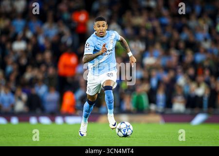 Manchester, Regno Unito. 18 settembre 2025. Centrocampista del Manchester City Savio (26) in azione durante la partita del Manchester City FC contro SSC Napoli Champions League Round One all'Etihad Stadium di Manchester, Inghilterra, Regno Unito il 18 settembre 2025 Credit: Phil Duncan/Every Second Media Credit: Every Second Media/Alamy Live News Foto Stock