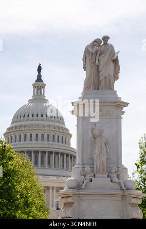 Il monumento alla pace fuori dal Campidoglio degli Stati Uniti Foto Stock