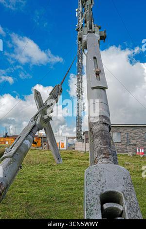Supporti di supporto che fissano il montante del televisore, Caradon Hill, i servitori, Bodmin Moor, il trasmettitore Caradon Hill Foto Stock