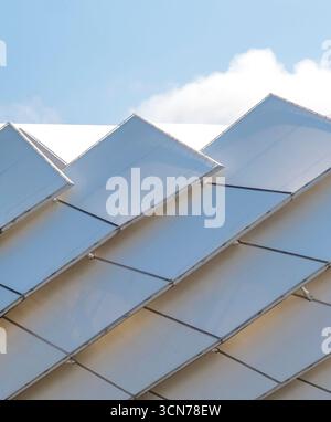 Foto concettuale delle pareti testurizzate della facciata moderna dell'edificio Foto Stock