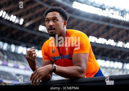 Tokyo, Giappone. 20 settembre 2025. TOKYO, GIAPPONE - 20 SETTEMBRE: Shaquille Emanuelson dei Paesi Bassi dopo aver gareggiato durante il lancio del disco maschile nell'ottavo giorno dei Campionati mondiali di atletica leggera di Tokyo 2025 al National Stadium il 20 settembre 2025 a Tokyo, Giappone. (Foto di Joris Verwijst/Agenzia BSR) credito: Agenzia BSR/Alamy Live News Foto Stock