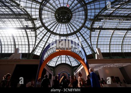 Parigi, Francia. 19 settembre 2025. Il logo del FAB Paris è visibile al Grand Palais, Parigi, Francia, 19 settembre 2025. FAB Paris apre al pubblico dal 20 al 24 settembre, riunendo circa 100 espositori di fama internazionale. Crediti: Gao Jing/Xinhua/Alamy Live News Foto Stock