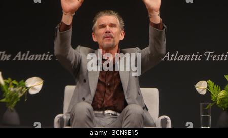2025 Atlantic Festival, Perelman Performing Arts Center, 1 World Trade Center, 251 Fulton St., New York, NY 10007, USA. 19 settembre 2025. A-List Motion Picture Star Ethan Hawke appare al 2025 Atlantic Festival di New York, per discutere del suo nuovo film FX "The Lowdown". Crediti: ©Julia Mineeva/ EGBN News/Alamy Live News Foto Stock